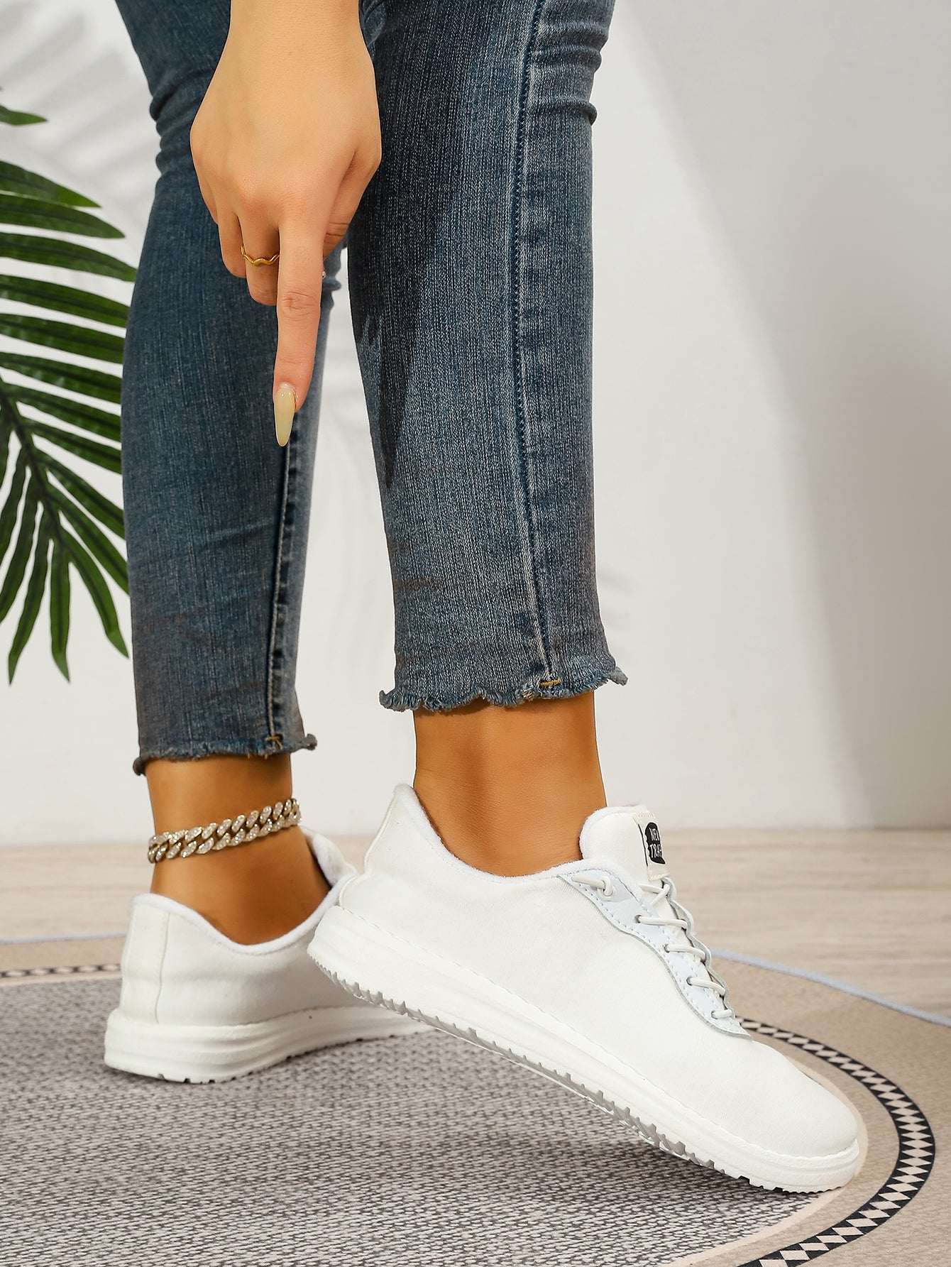 Women's Wave Pattern Lace-Up Sport Sneakers