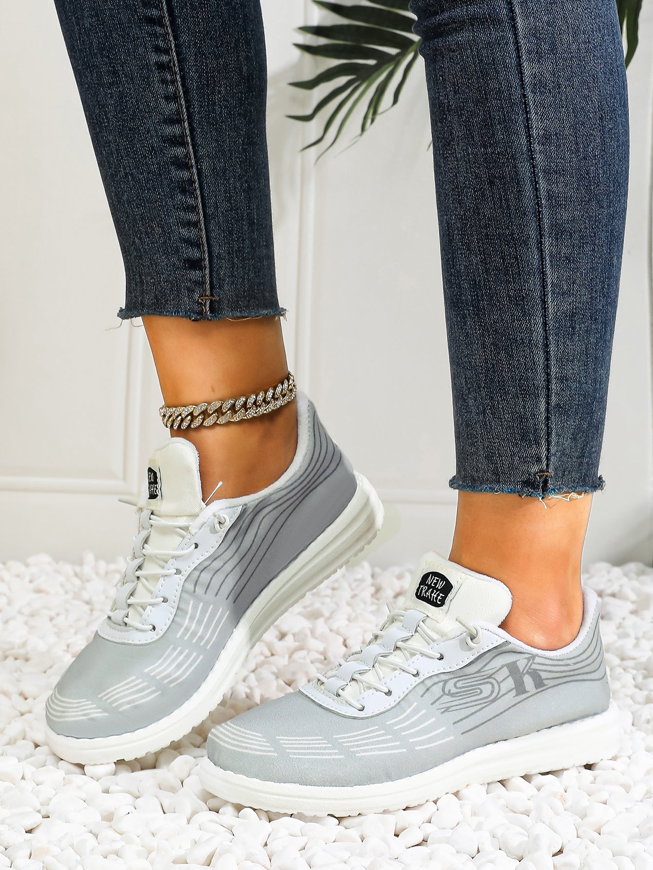 Women's Wave Pattern Lace-Up Sport Sneakers