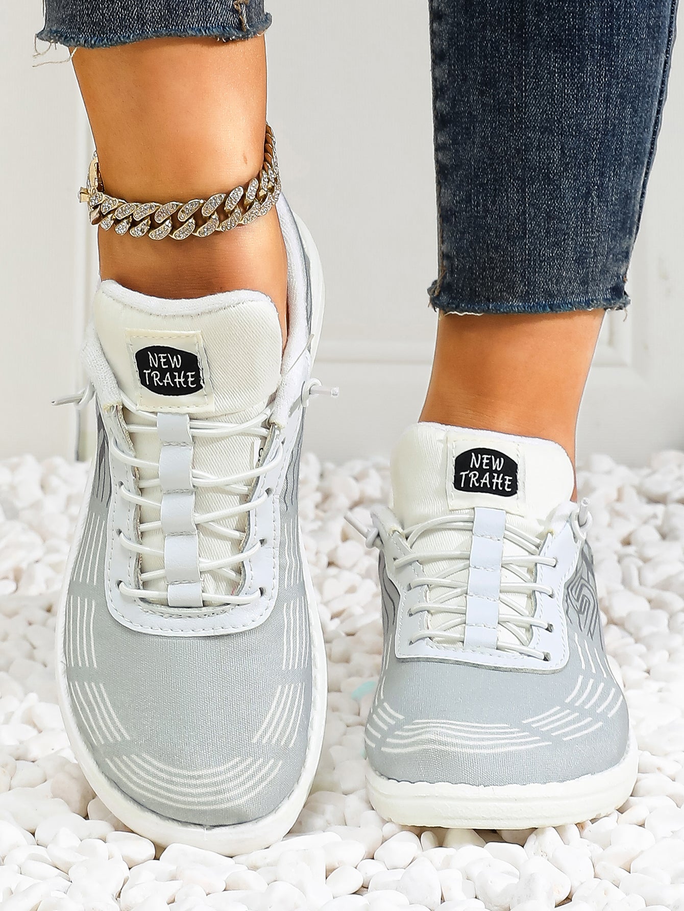 Women's Wave Pattern Lace-Up Sport Sneakers