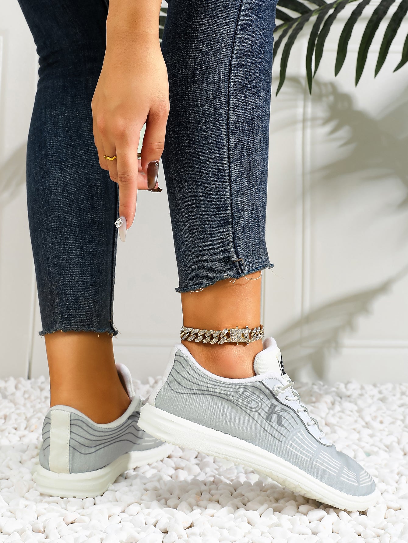 Women's Wave Pattern Lace-Up Sport Sneakers