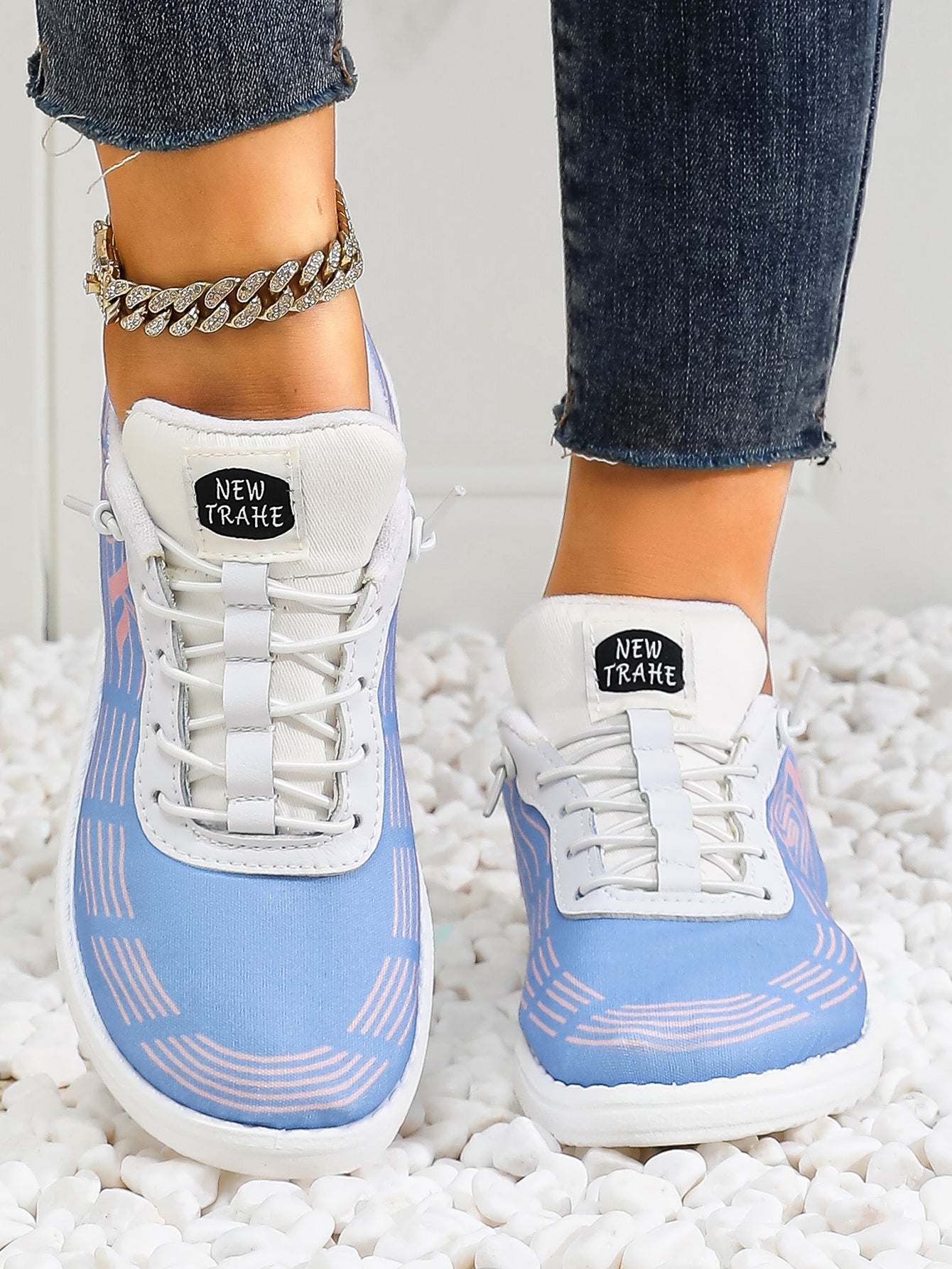 Women's Wave Pattern Lace-Up Sport Sneakers