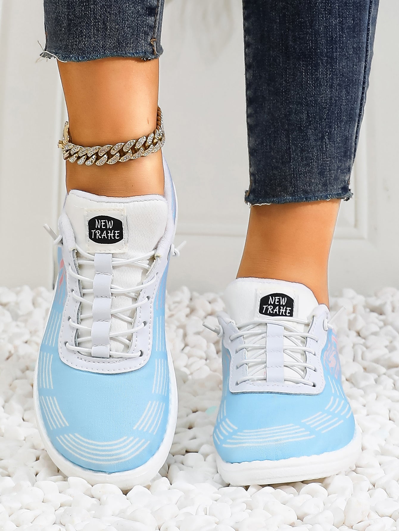 Women's Wave Pattern Lace-Up Sport Sneakers
