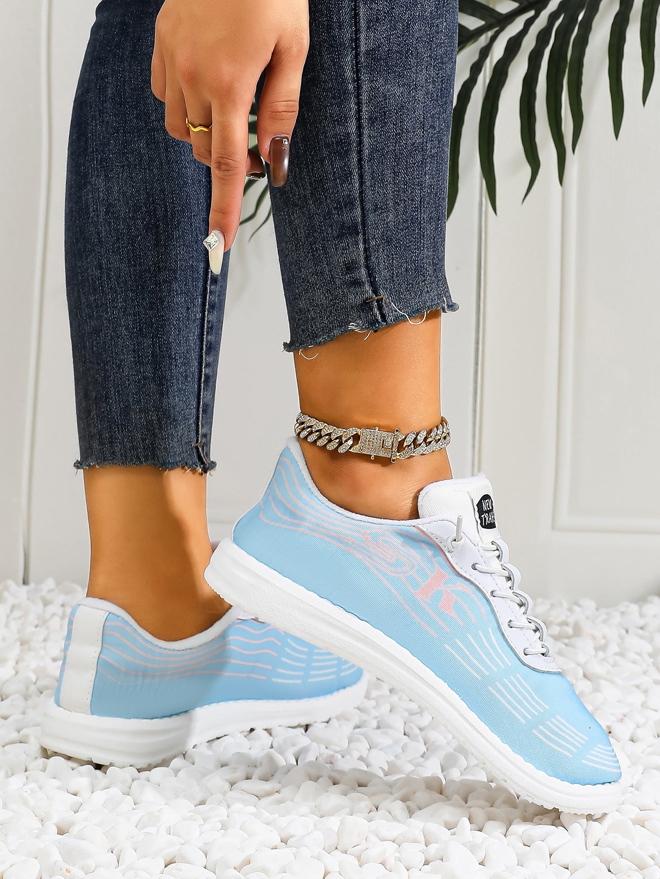 Women's Wave Pattern Lace-Up Sport Sneakers