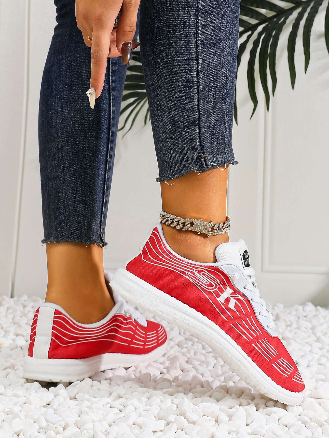 Women's Wave Pattern Lace-Up Sport Sneakers