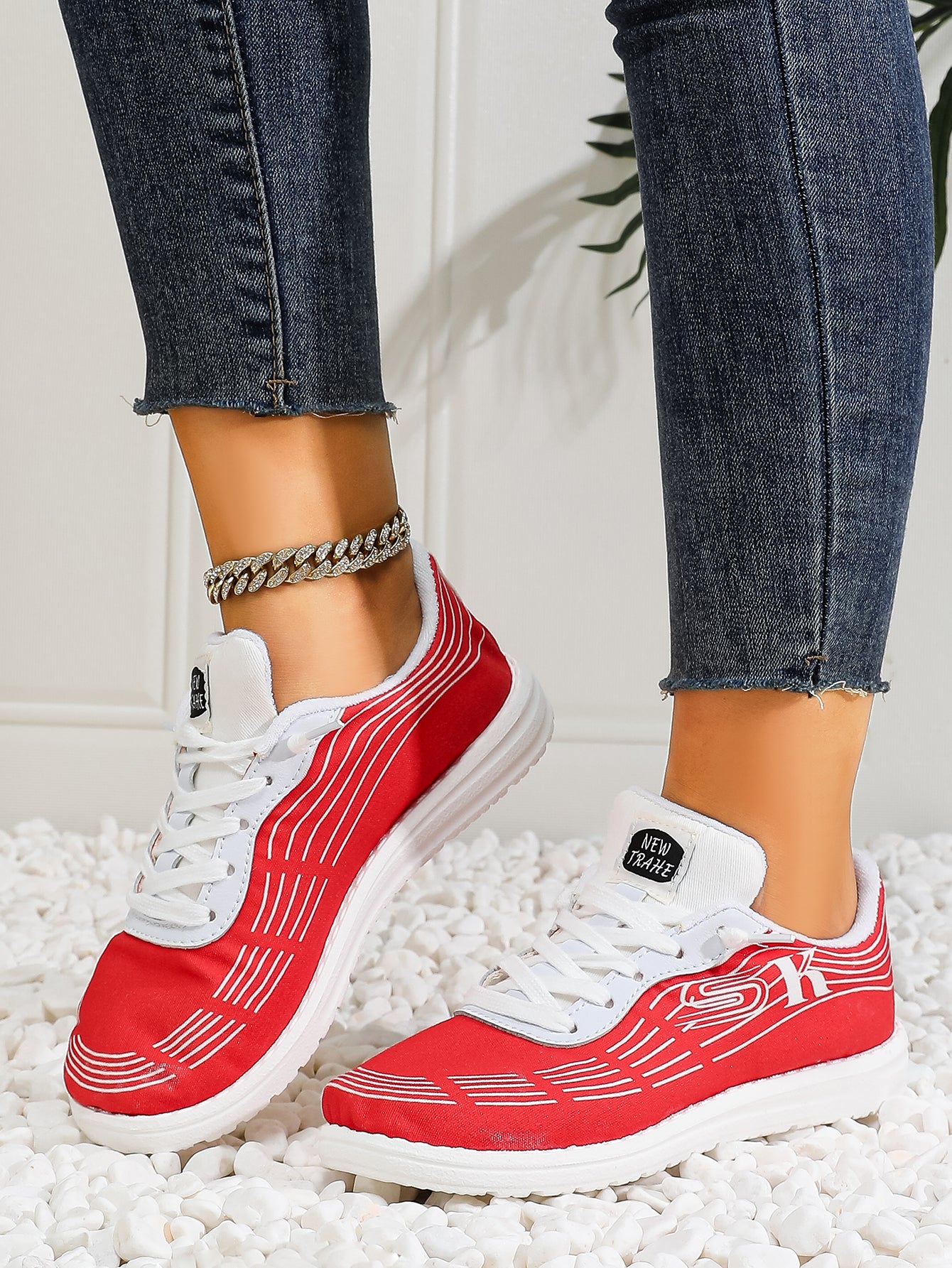 Women's Wave Pattern Lace-Up Sport Sneakers