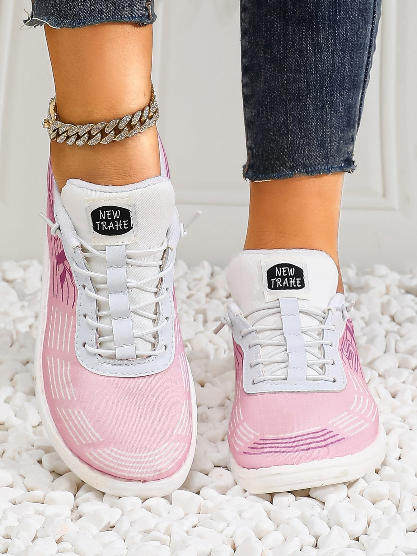 Women's Wave Pattern Lace-Up Sport Sneakers