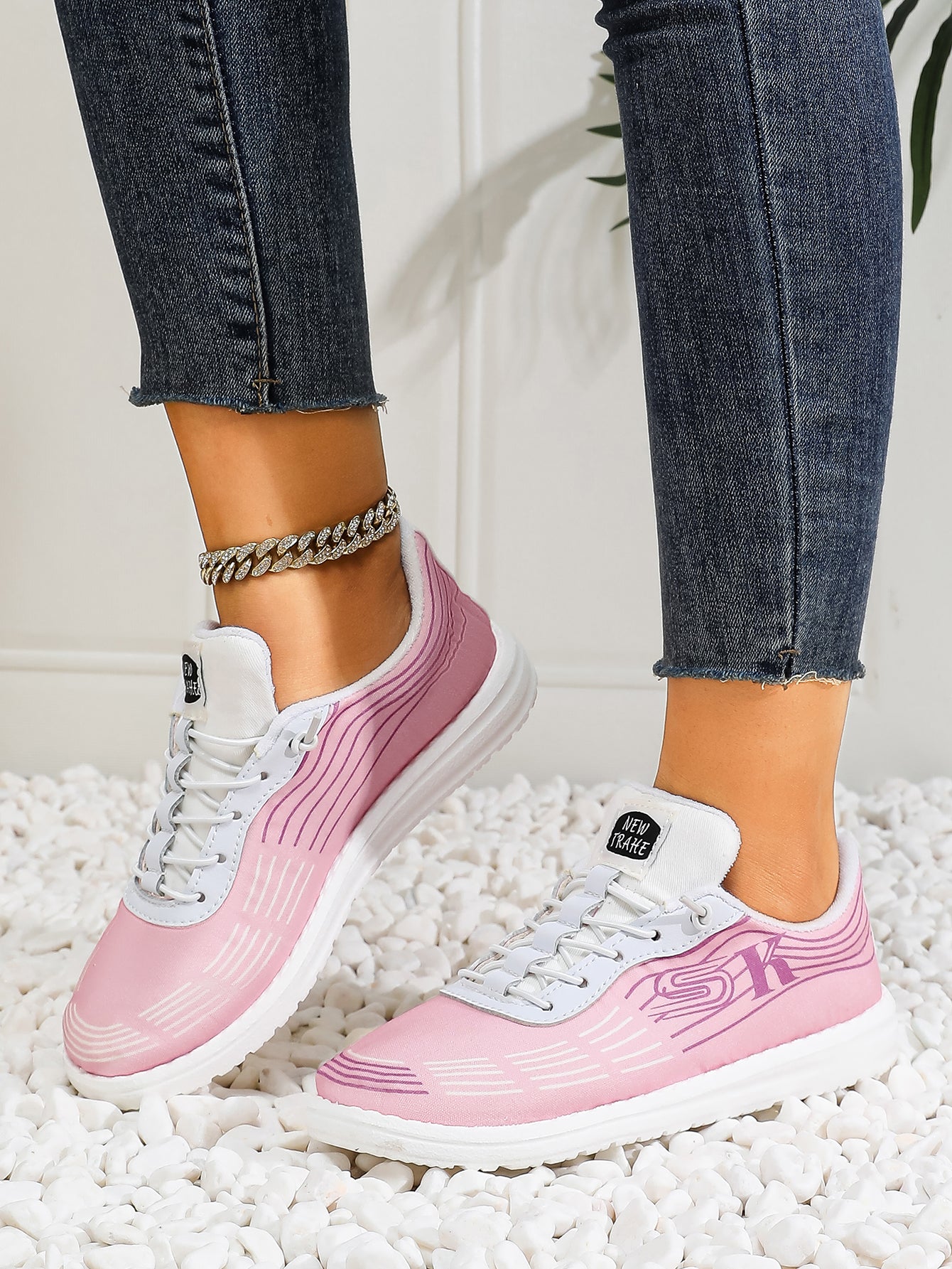 Women's Wave Pattern Lace-Up Sport Sneakers
