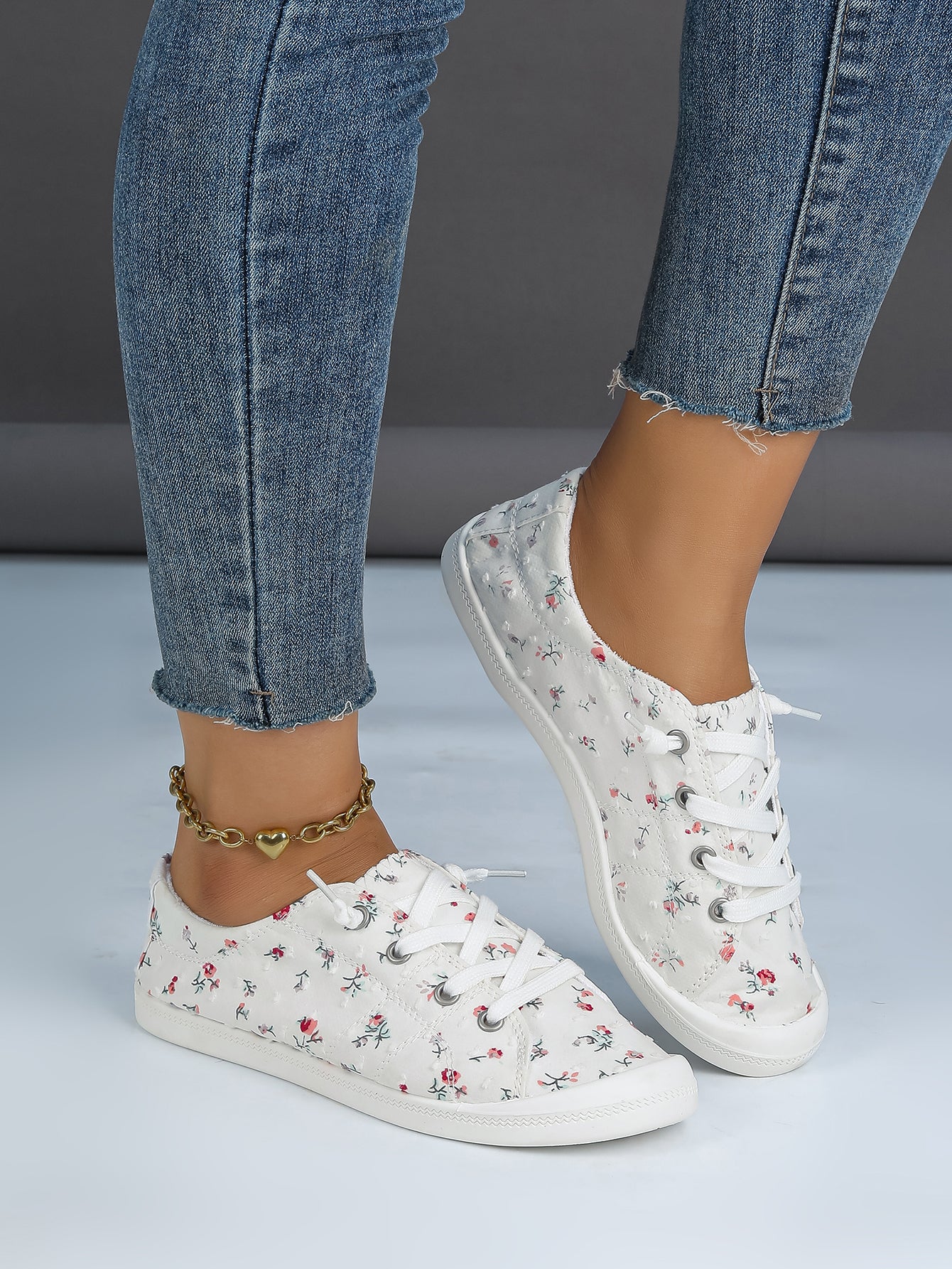 Women's Floral Print Low-Top Canvas Lace-Up Sneakers