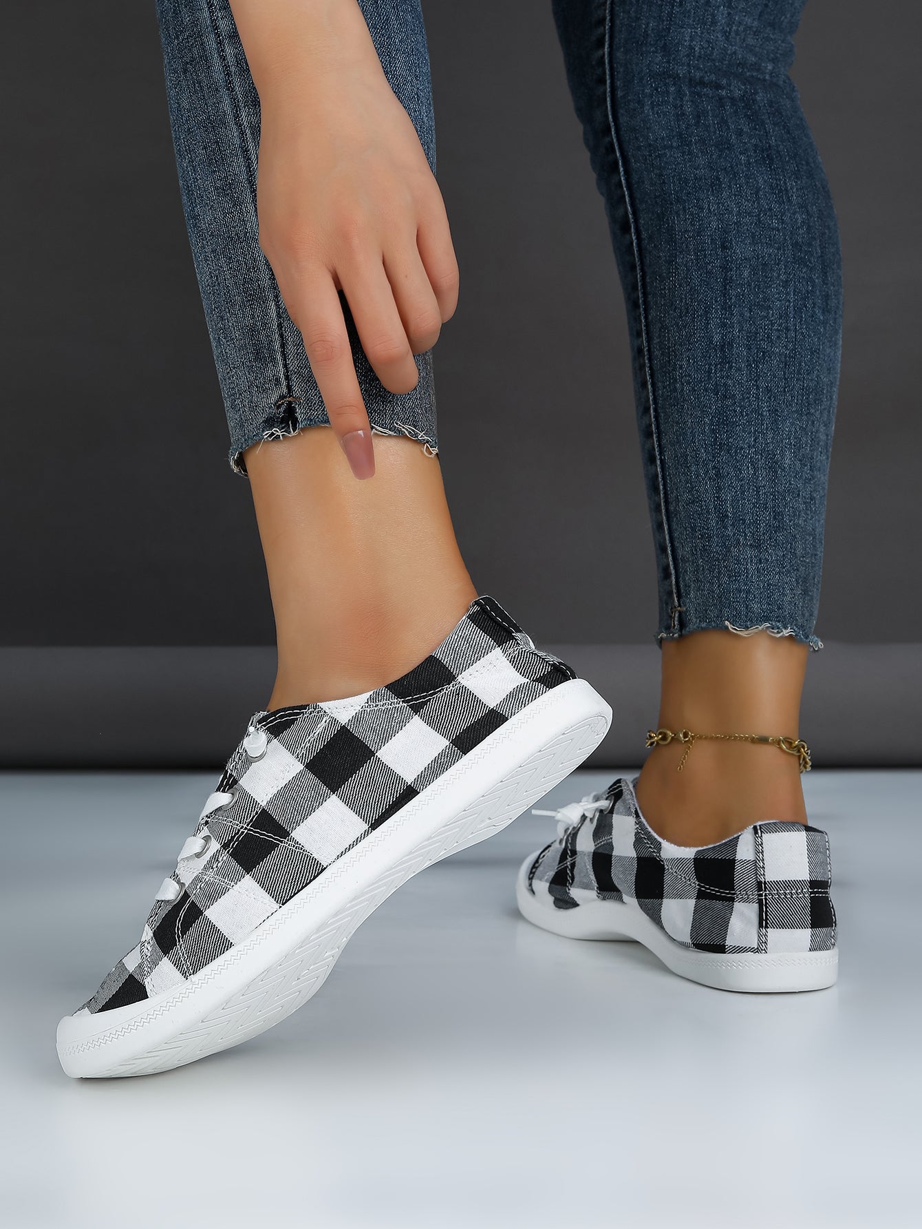 Women's Plaid Canvas Lace-Up Sneakers