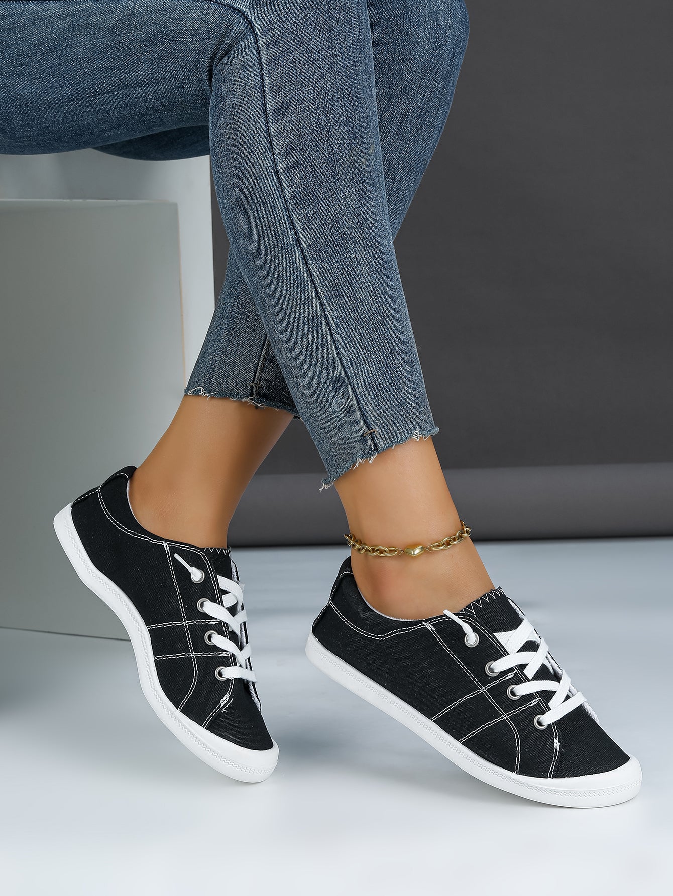 Women's Plaid Canvas Lace-Up Sneakers