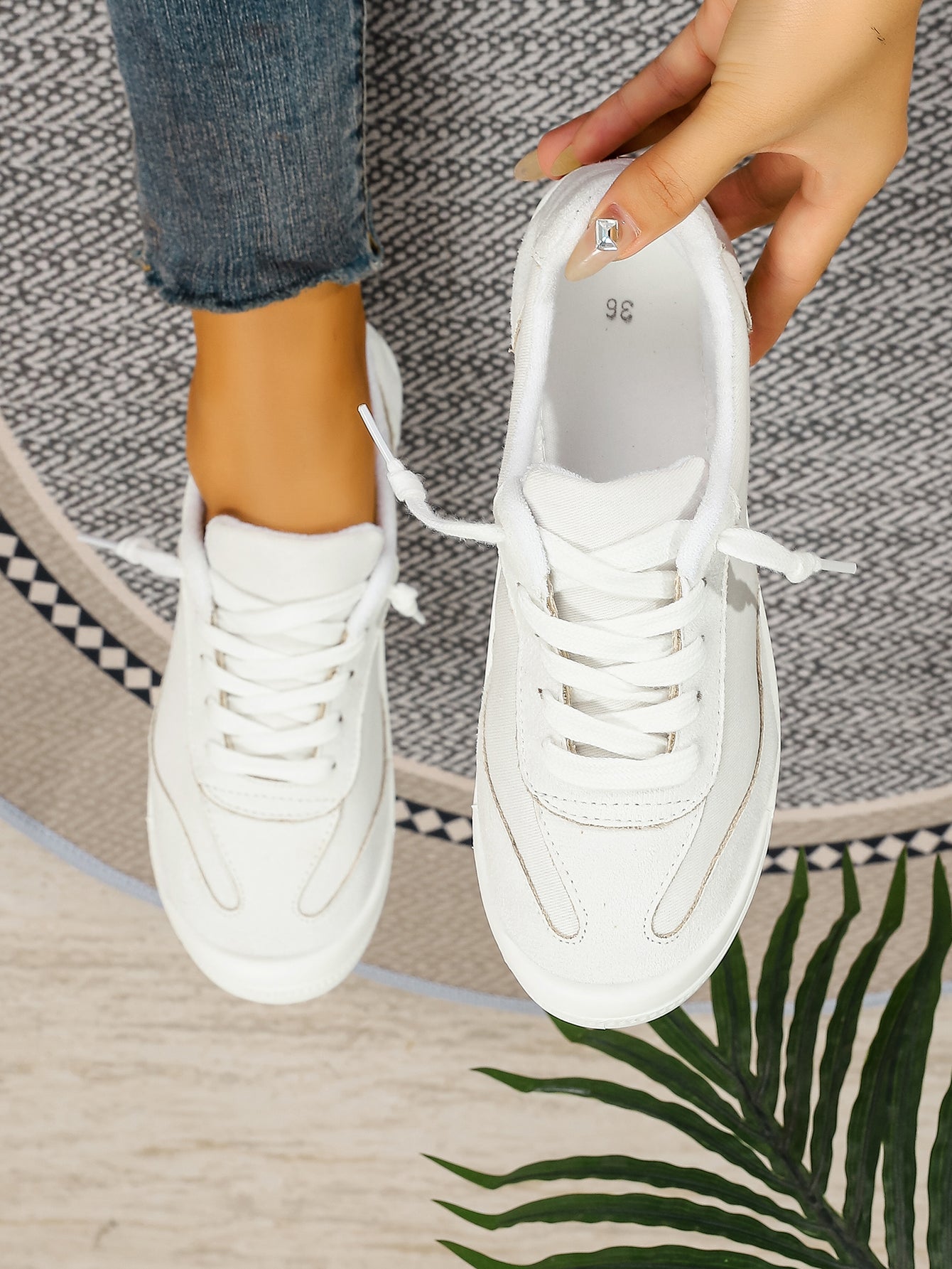 Women's Minimalist Lace-Up Casual Sneakers