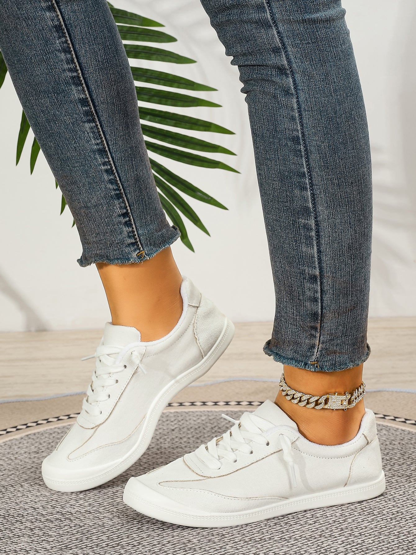 Women's Minimalist Lace-Up Casual Sneakers