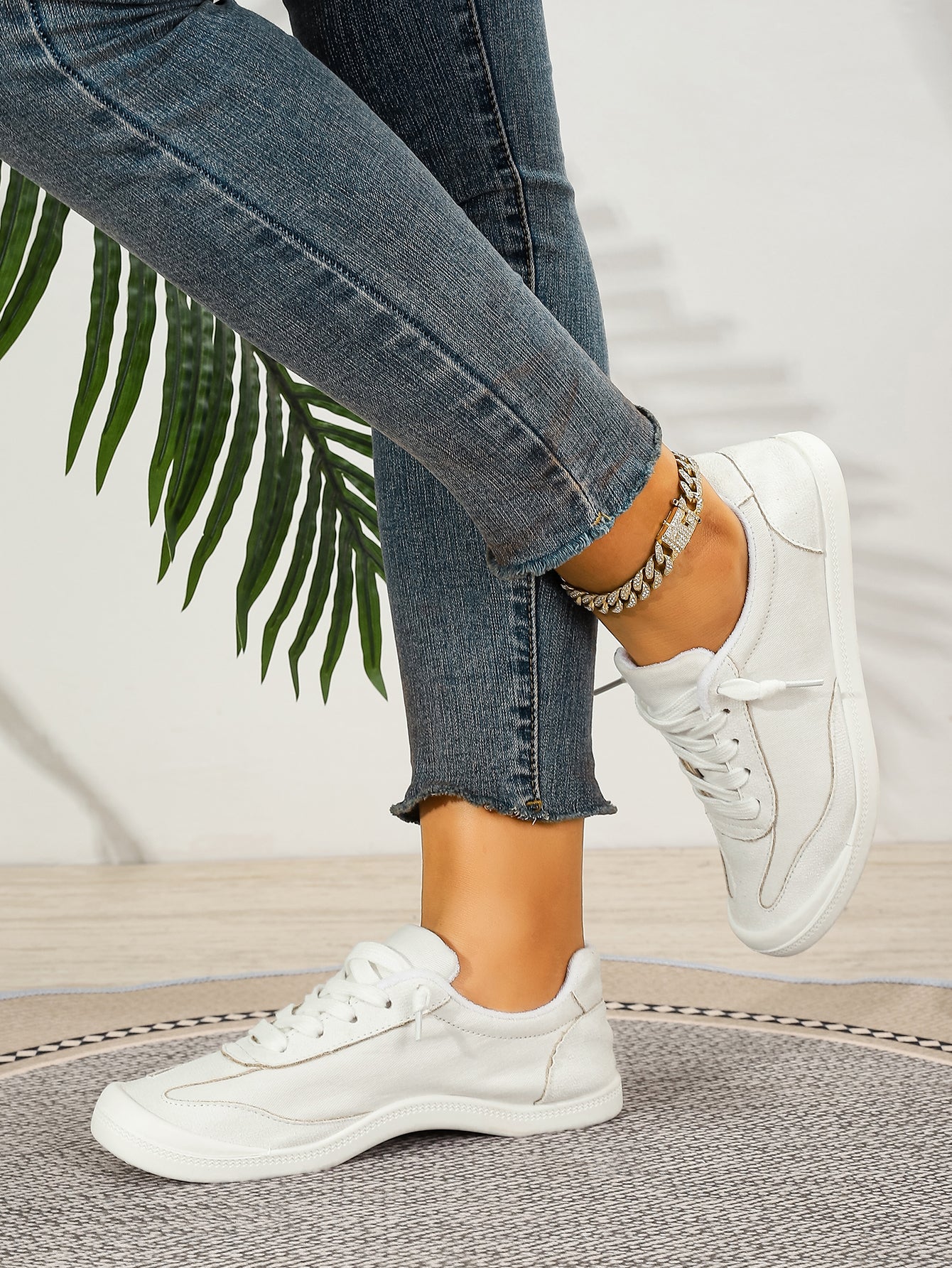 Women's Minimalist Lace-Up Casual Sneakers