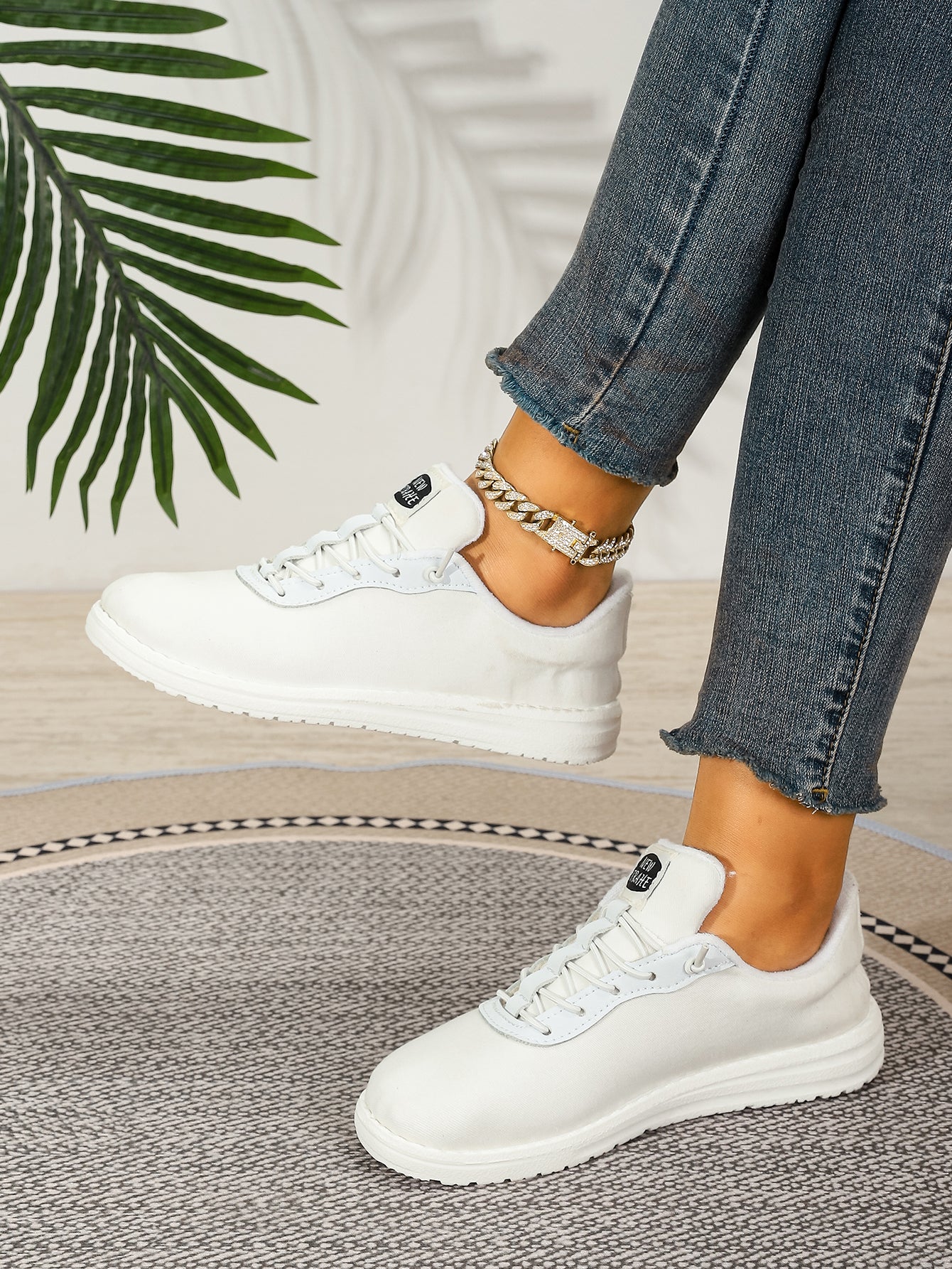 Women's Wave Pattern Lace-Up Sport Sneakers