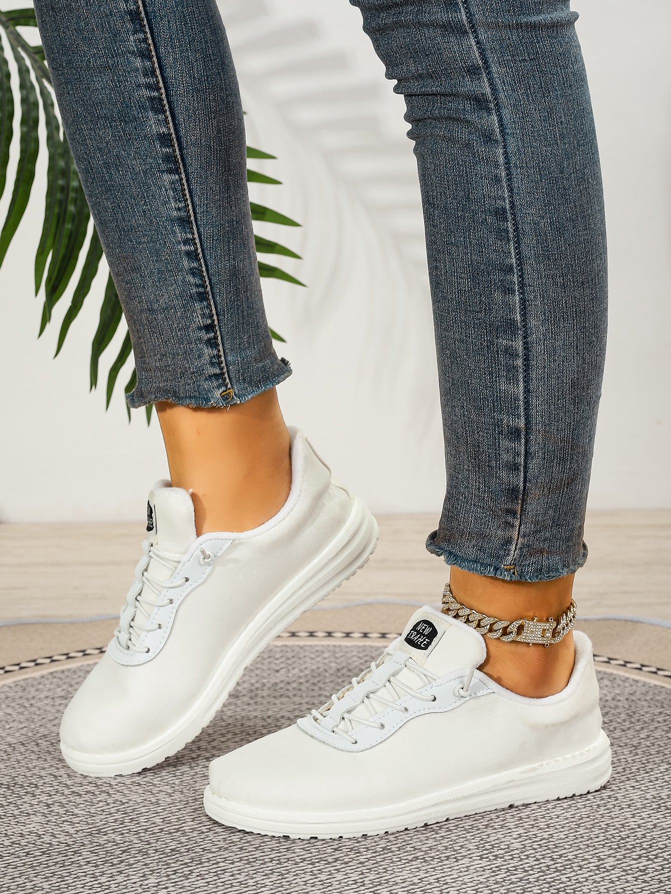 Women's Wave Pattern Lace-Up Sport Sneakers