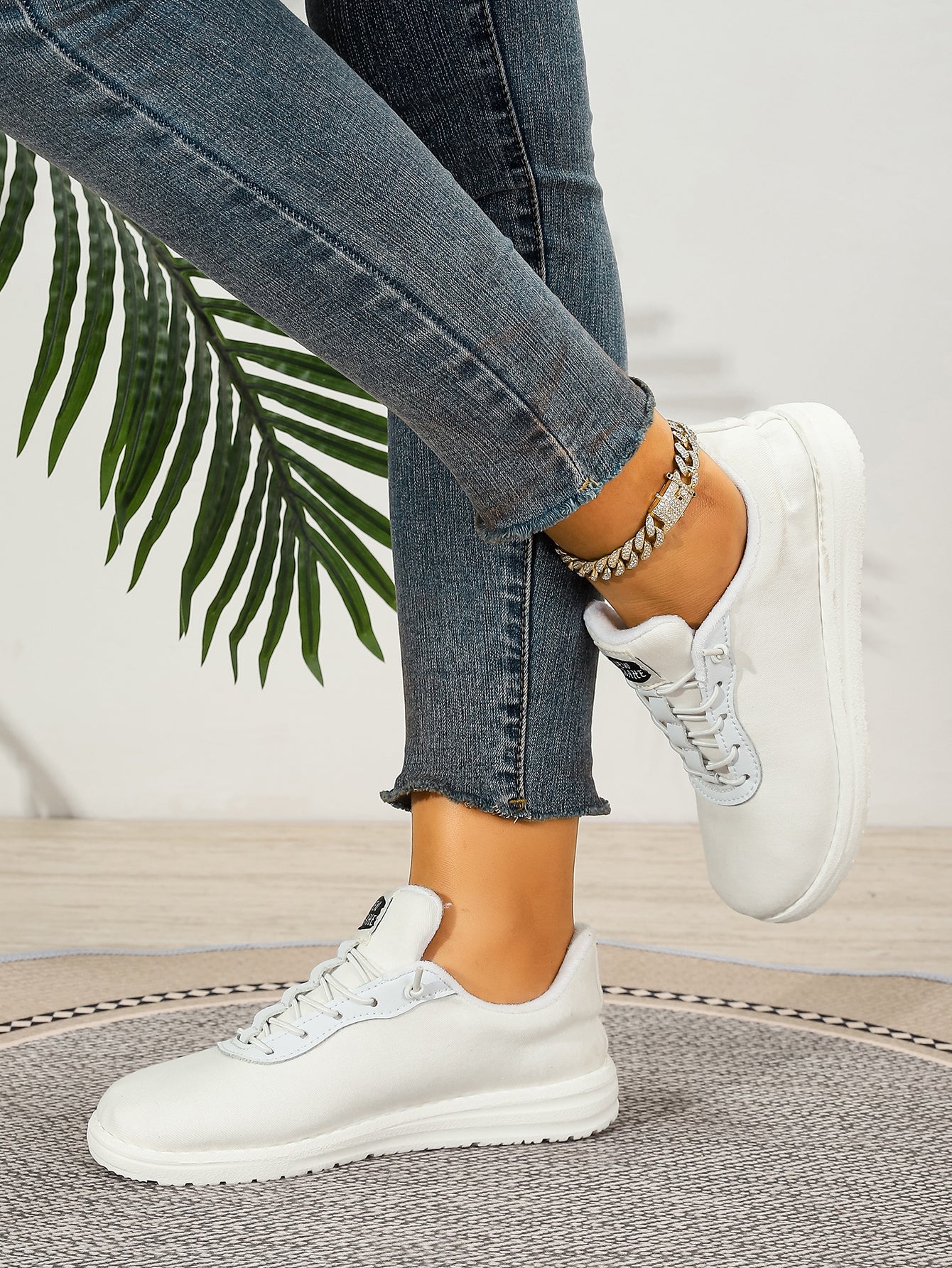 Women's Wave Pattern Lace-Up Sport Sneakers
